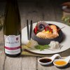 Bouteille de Gewurztraminer avec un plat sucré-salé
